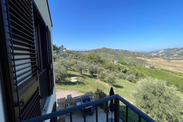 Image No.40-2 Bed Country House for sale