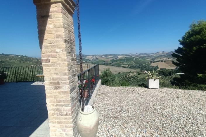 Image No.41-2 Bed Country House for sale