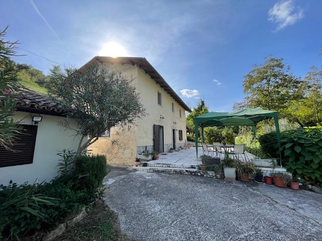 Image No.5-2 Bed Country House for sale