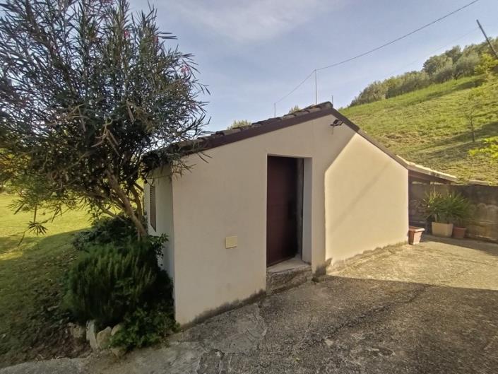 Image No.40-2 Bed Country House for sale