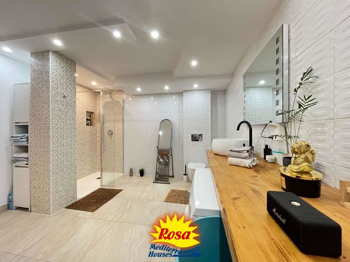 Image No.41-3 Bed Chalet for sale