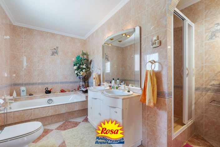 Image No.10-3 Bed Villa for sale