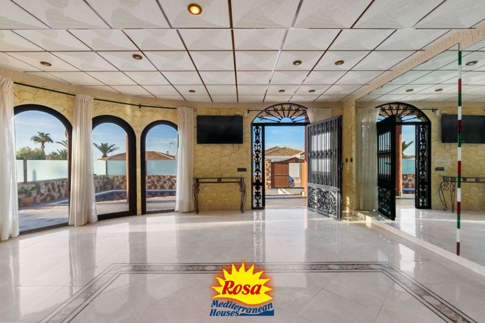 Image No.10-4 Bed Villa for sale