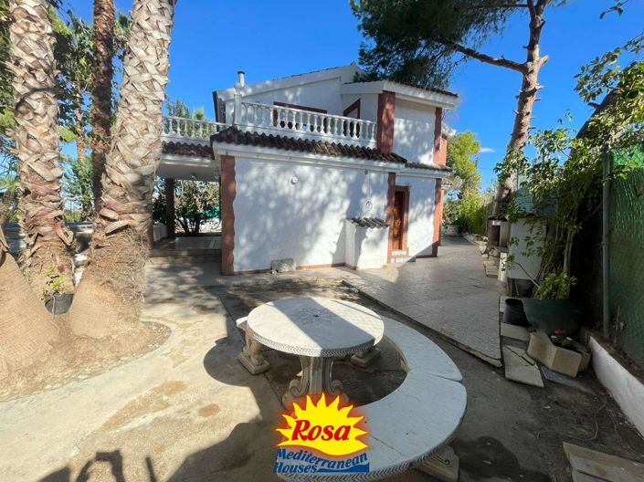 Image No.8-5 Bed Chalet for sale