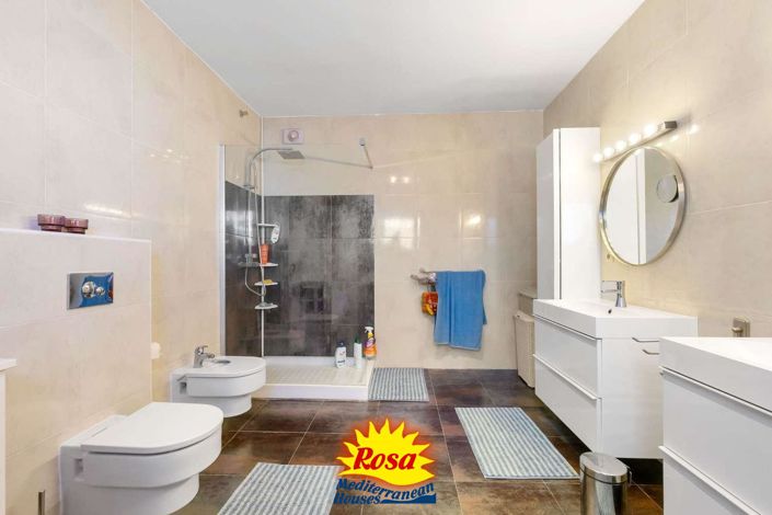 Image No.25-5 Bed Villa for sale