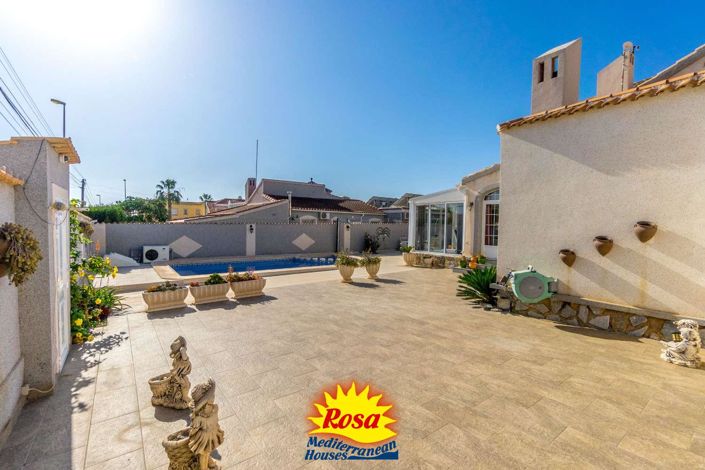 Image No.7-5 Bed Villa for sale