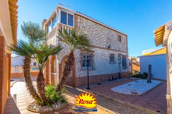 Image No.10-4 Bed Villa for sale