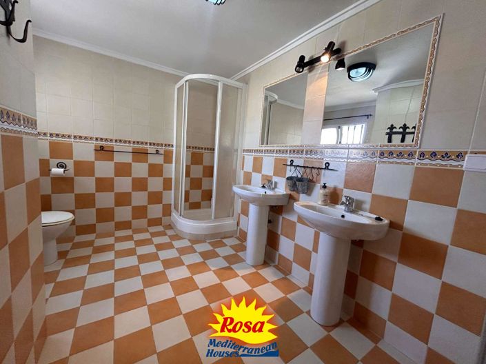 Image No.34-4 Bed Chalet for sale