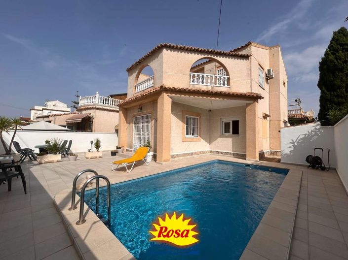 Image No.1-4 Bed Chalet for sale