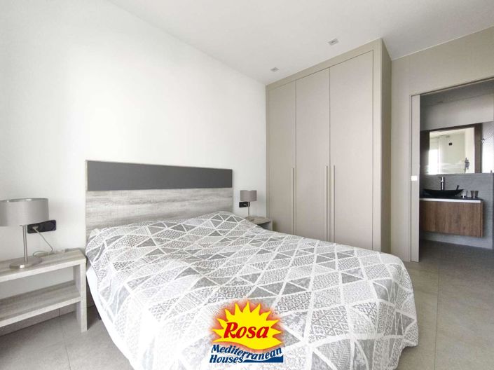 Image No.8-2 Bed Property for sale