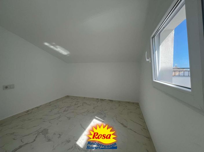 Image No.18-3 Bed Property for sale