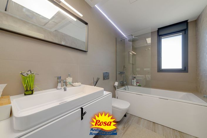 Image No.15-3 Bed Villa for sale