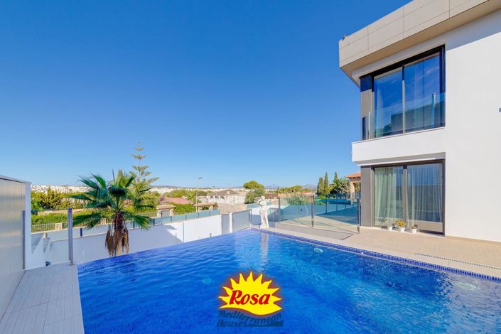 Image No.3-3 Bed Villa for sale