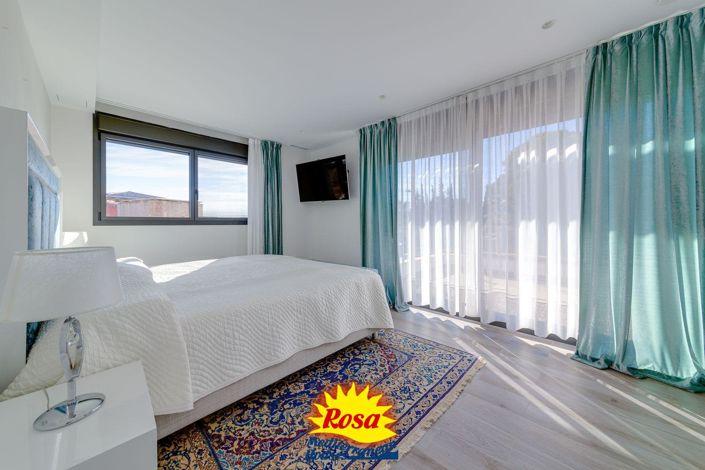 Image No.22-3 Bed Villa for sale