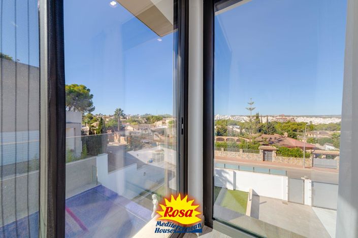 Image No.33-3 Bed Villa for sale