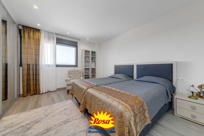 Image No.40-3 Bed Villa for sale