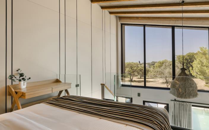 Image No.4-8 Bed Commercial for sale