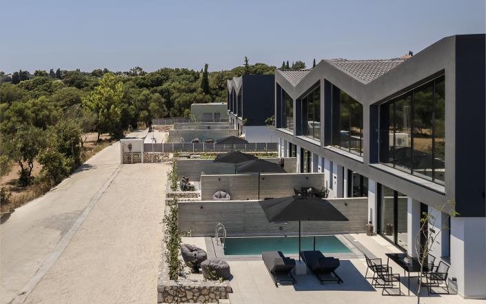 Image No.6-8 Bed Commercial for sale