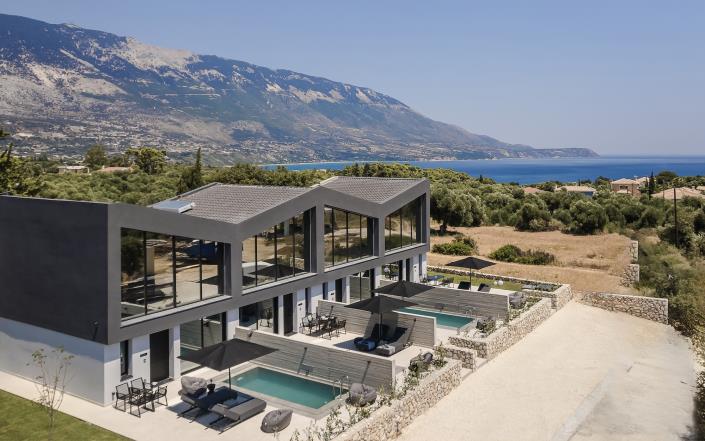 Image No.8-8 Bed Commercial for sale