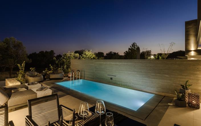 Image No.14-8 Bed Commercial for sale