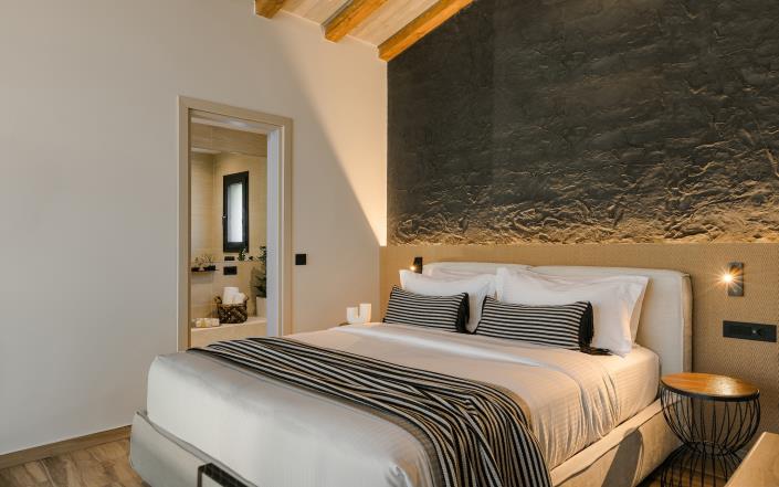 Image No.16-8 Bed Commercial for sale