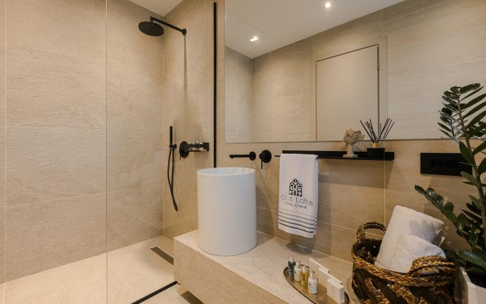 Image No.19-8 Bed Commercial for sale