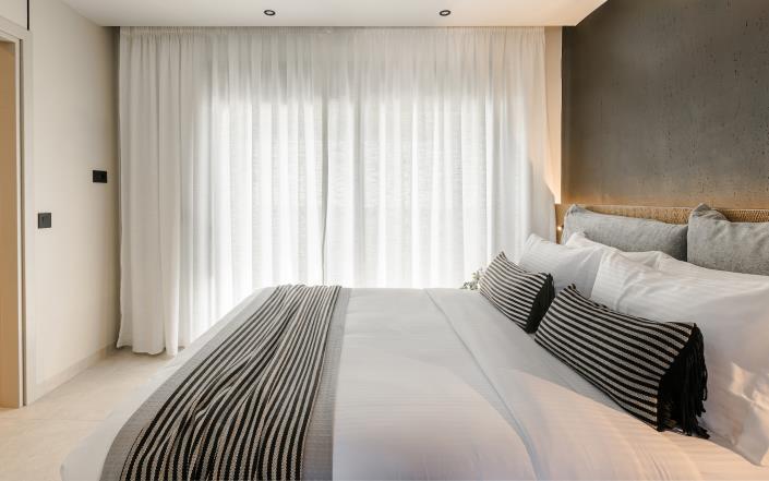 Image No.20-8 Bed Commercial for sale