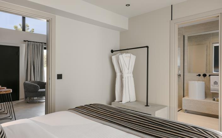 Image No.22-8 Bed Commercial for sale