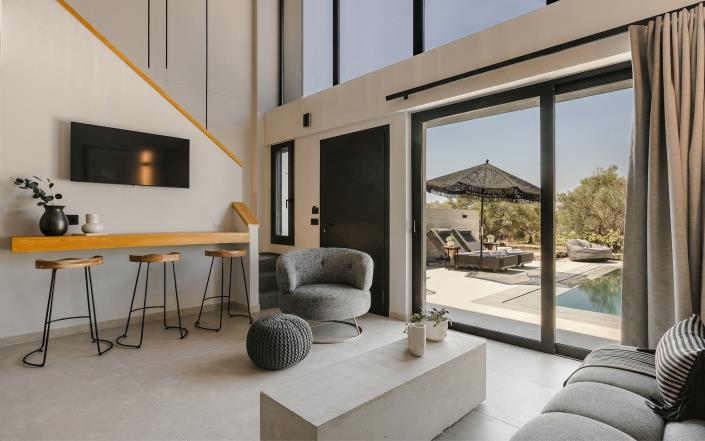 Image No.24-8 Bed Commercial for sale