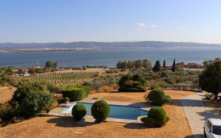 Image No.1-4 Bed Vineyard for sale