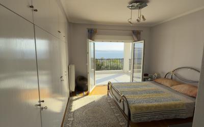 Mikri-Volvi-Vineyard-Villa-By-The-Lake-12