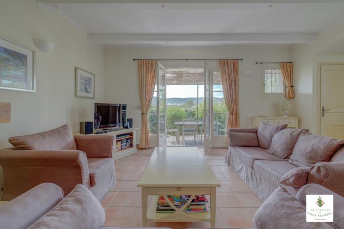 Image No.11-3 Bed House for sale