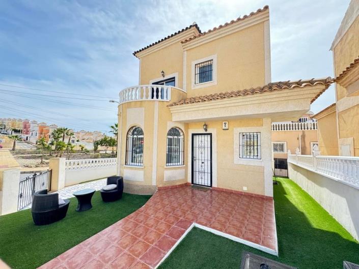 Image No.1-3 Bed Villa / Detached for sale