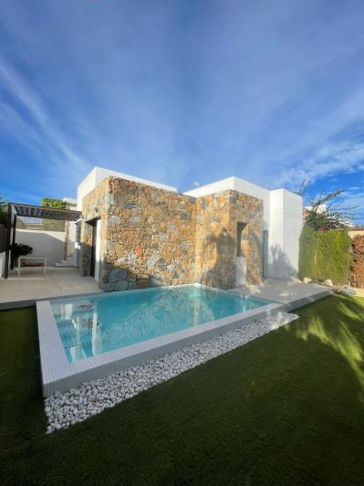Image No.1-2 Bed Villa / Detached for sale