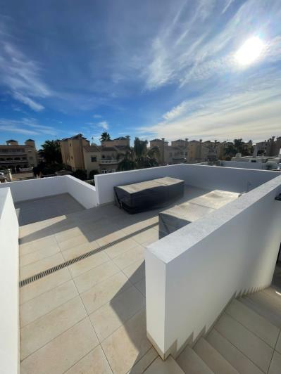 Image No.12-2 Bed Villa / Detached for sale