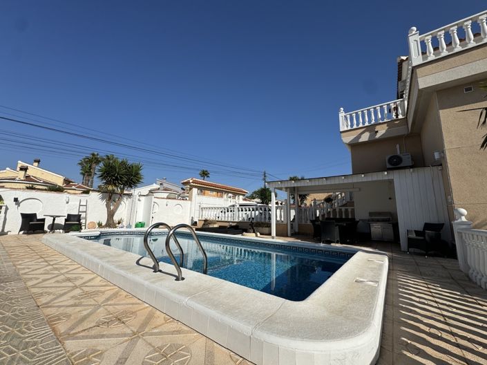 Image No.3-4 Bed Villa for sale
