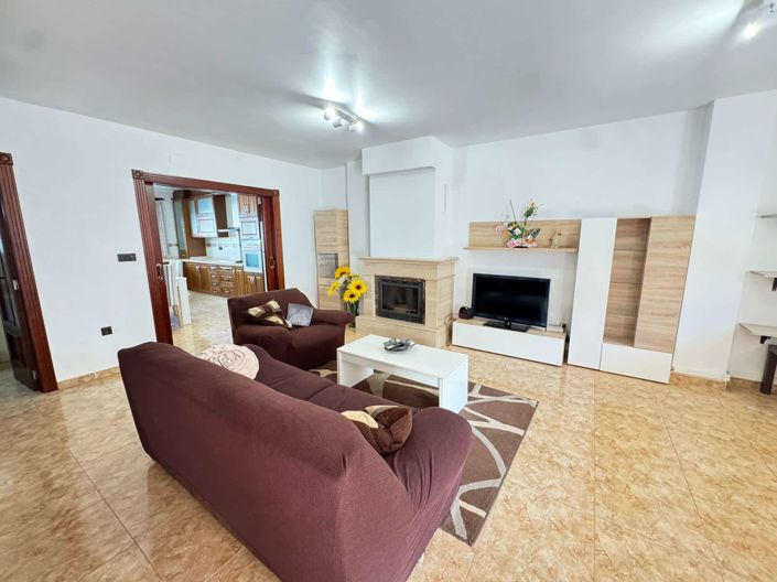 Image No.8-3 Bed Townhouse for sale