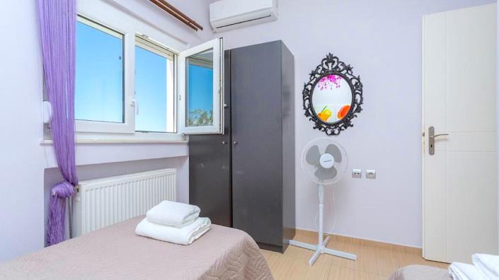 Image No.37-8 Bed Villa / Detached for sale