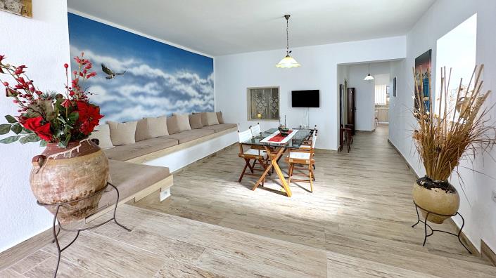 Image No.24-4 Bed Country House for sale