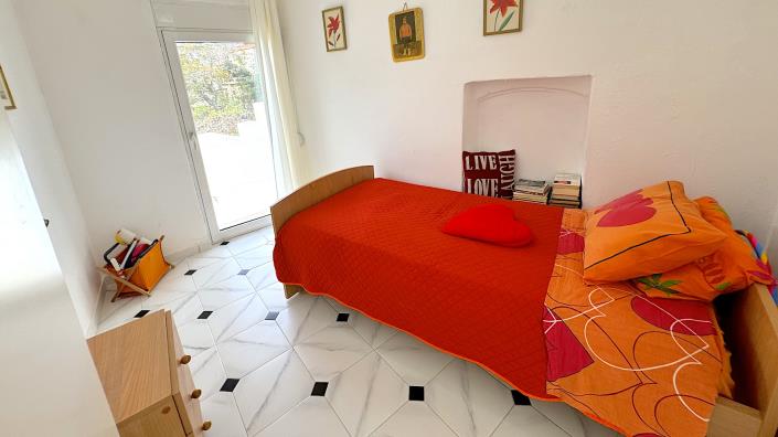 Image No.40-4 Bed Country House for sale