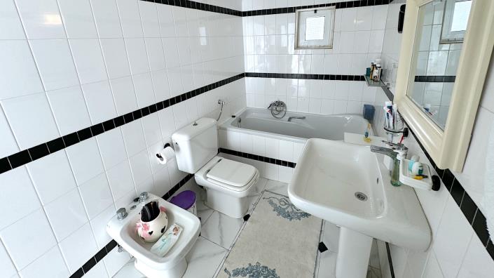 Image No.44-4 Bed Country House for sale