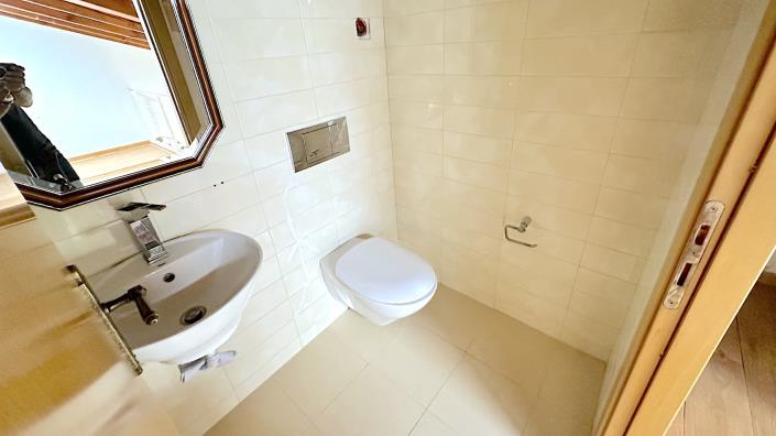 Image No.20-3 Bed Townhouse for sale