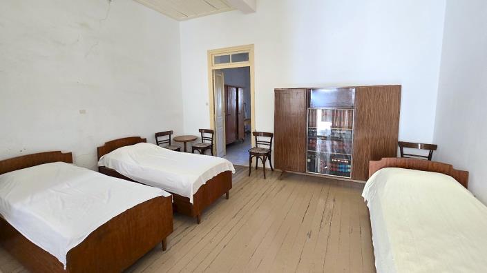 Image No.12-4 Bed Townhouse for sale