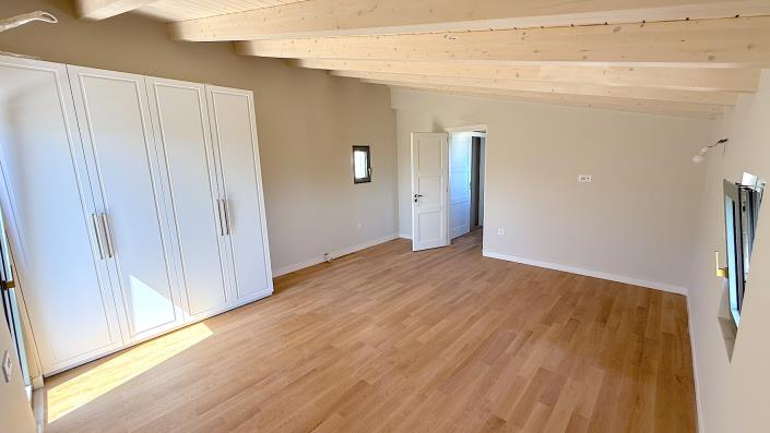 Image No.28-5 Bed Villa / Detached for sale