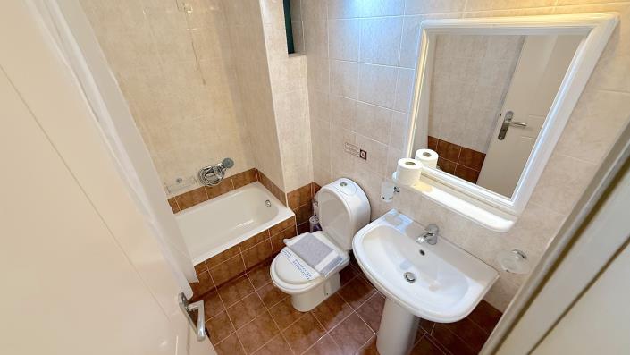 Image No.32-17 Bed Hotel for sale