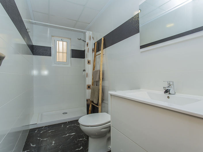 Image No.26-2 Bed Apartment for sale