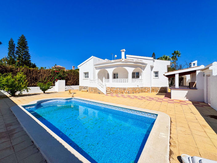 Image No.1-4 Bed Villa for sale
