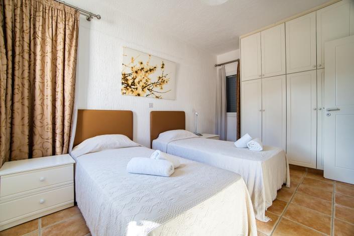 Image No.12-4 Bed Villa / Detached for sale