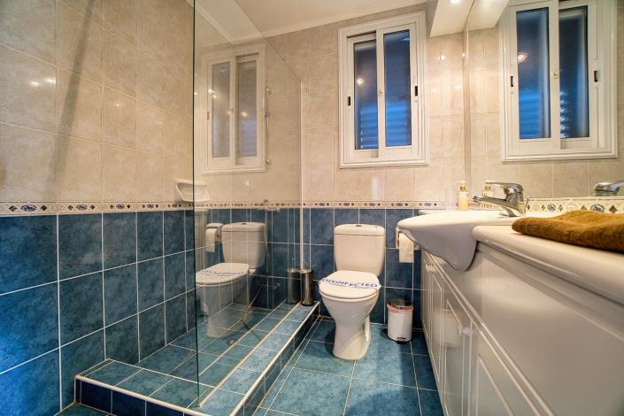 Image No.10-4 Bed Villa / Detached for sale