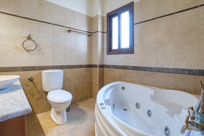 Image No.17-4 Bed Villa / Detached for sale